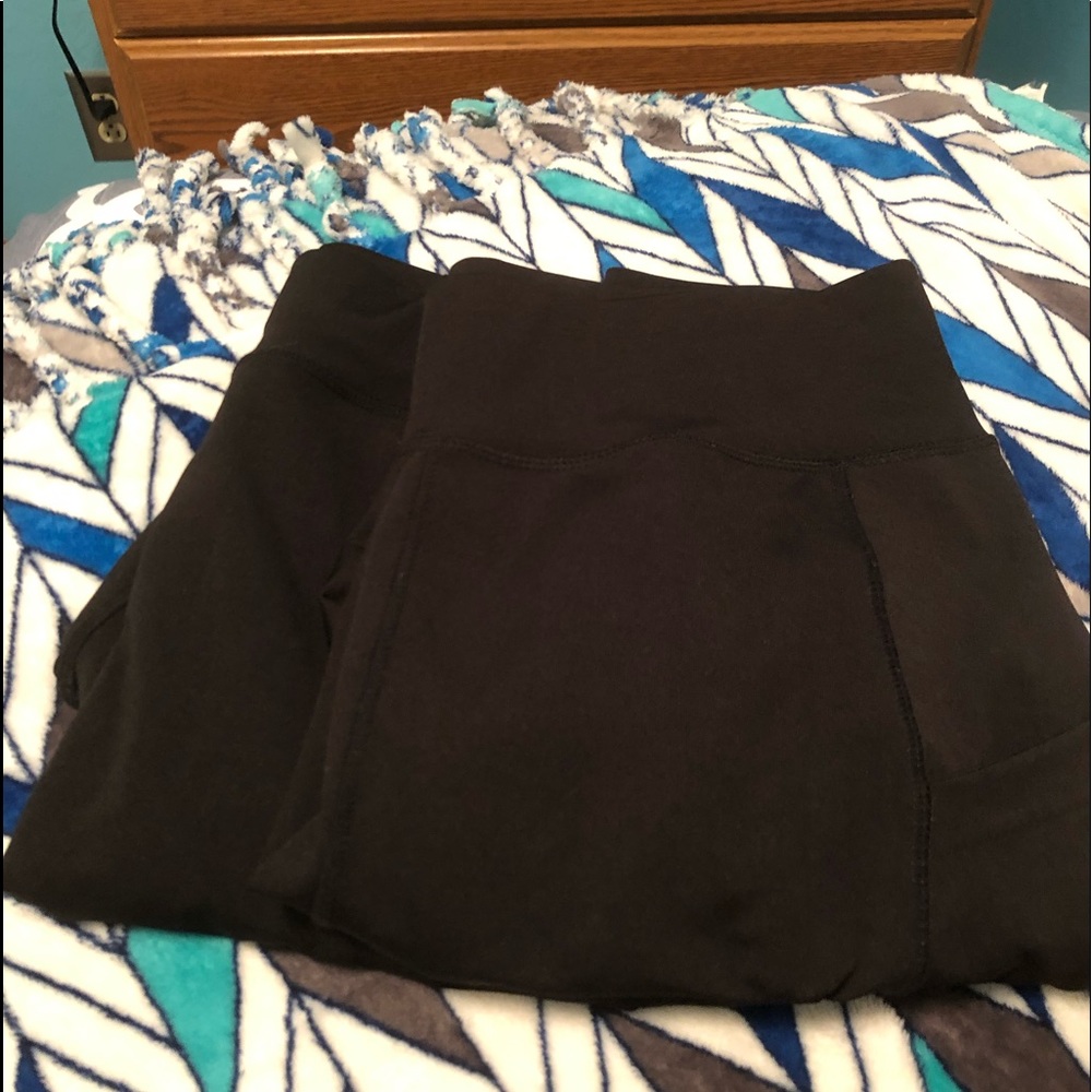 2 pairs of leggings
